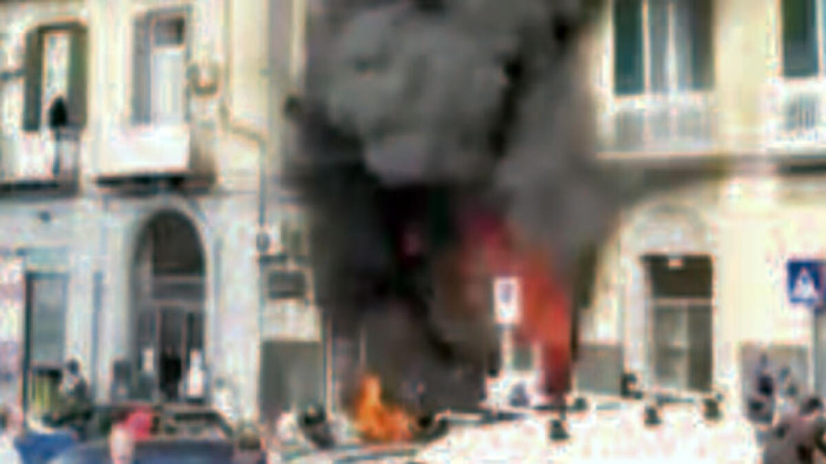 In fiamme officina di scooter - 