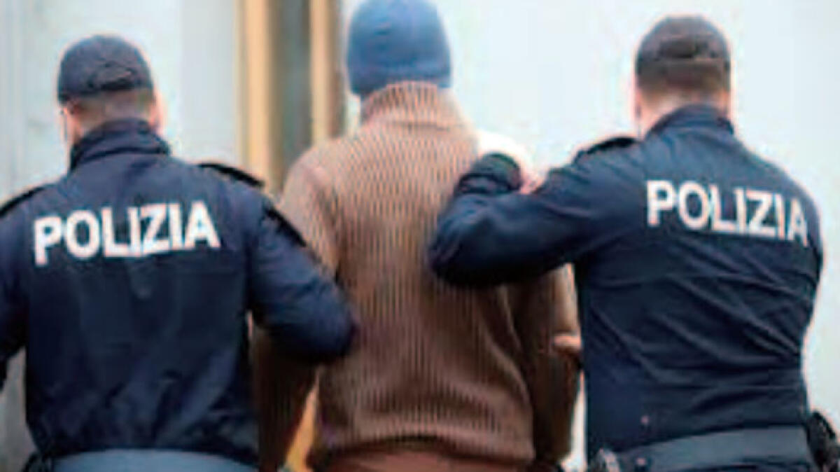 Tentano la fuga con la droga, presi in due di Boscoreale - 