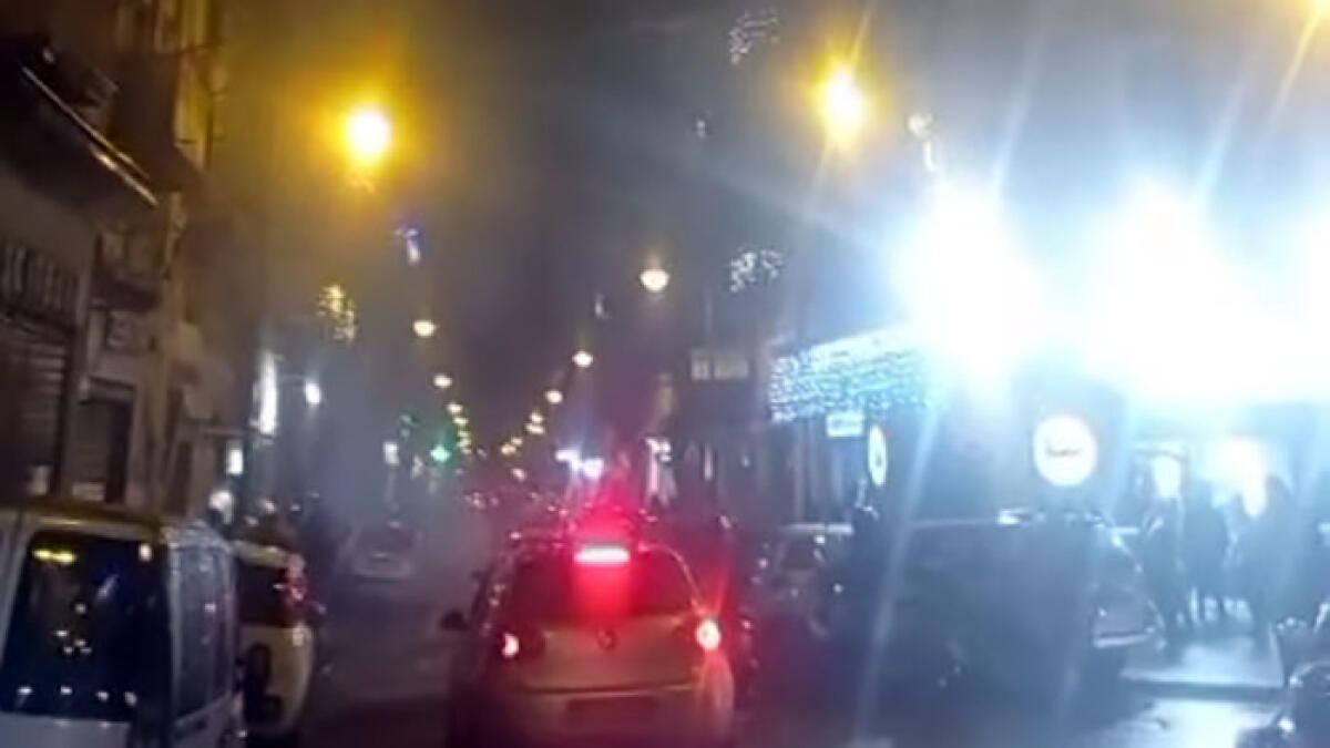 Festeggia i 40 anni con il neomelodico in strada: tutti denunciati - 