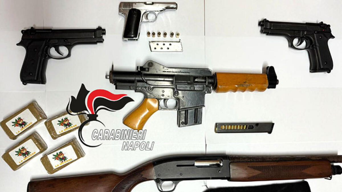 Pomigliano, scoperte armi d'assalto in un condominio dei rioni popolari - 