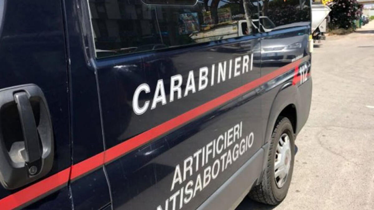 Bomba carta contro l'auto della penalista: danni, fiamme e paura - 