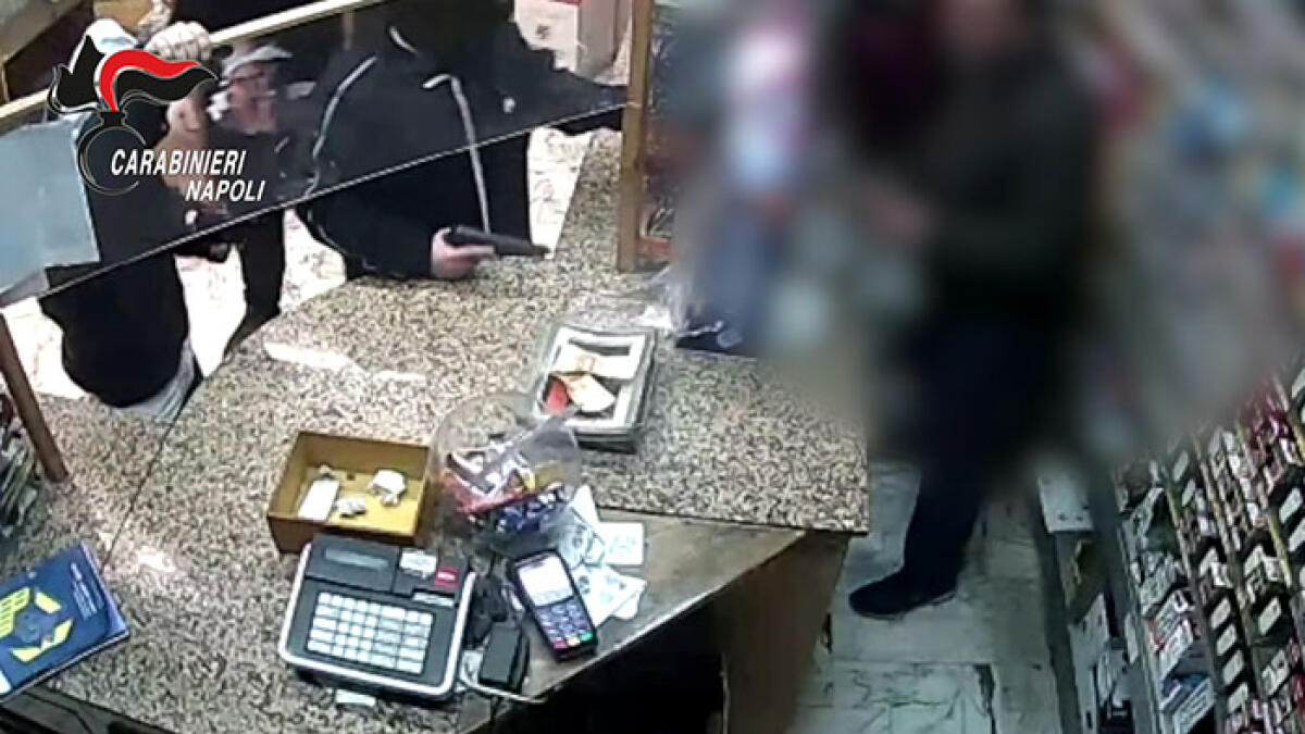 Due rapine nei noti pub tra Pomigliano e Casalnuovo: spari e terrore tra i clienti - 