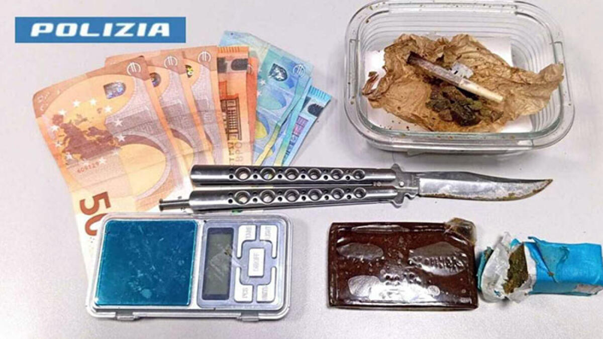 Mamma e figli con la droga, blitz della polizia in Costiera - 