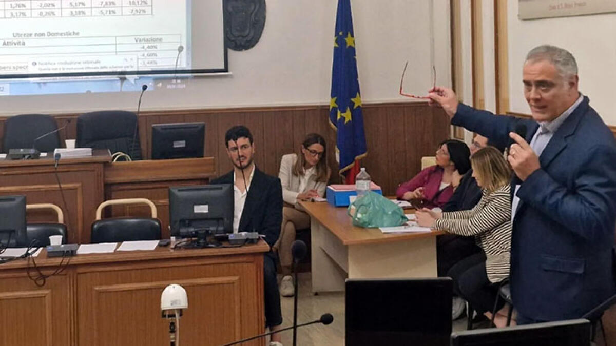 Ottaviano, approvate le nuove tariffe Tari. Cala la tassa per famiglie ed esercenti  - 