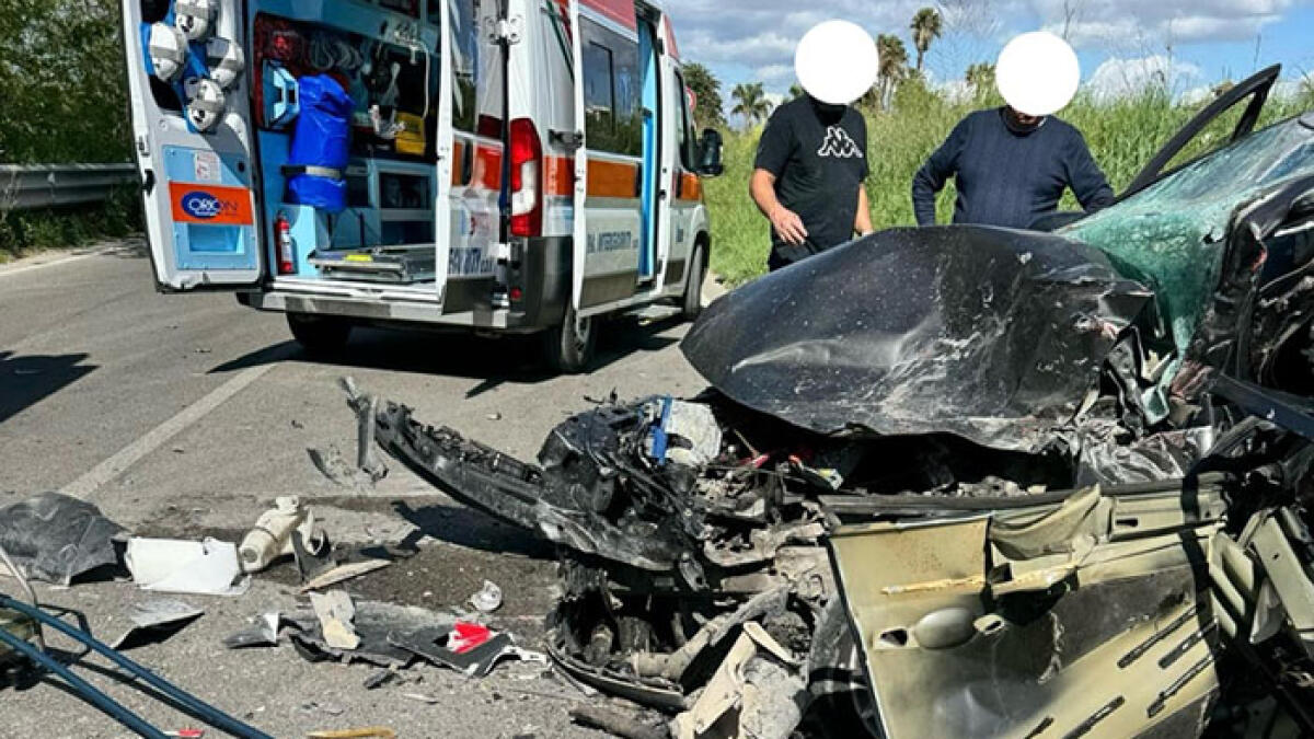 Auto contro camion: il 118 rianima il ferito sul posto - 