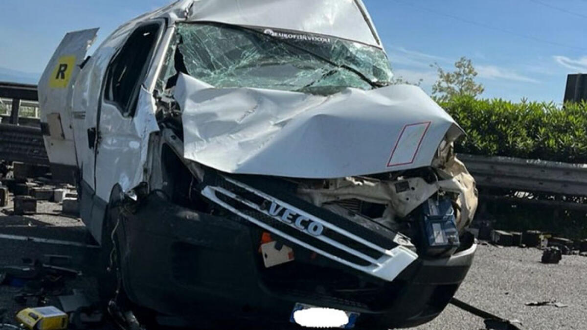 Si schianta con il furgone, 30enne di Poggiomarino in rianimazione - 