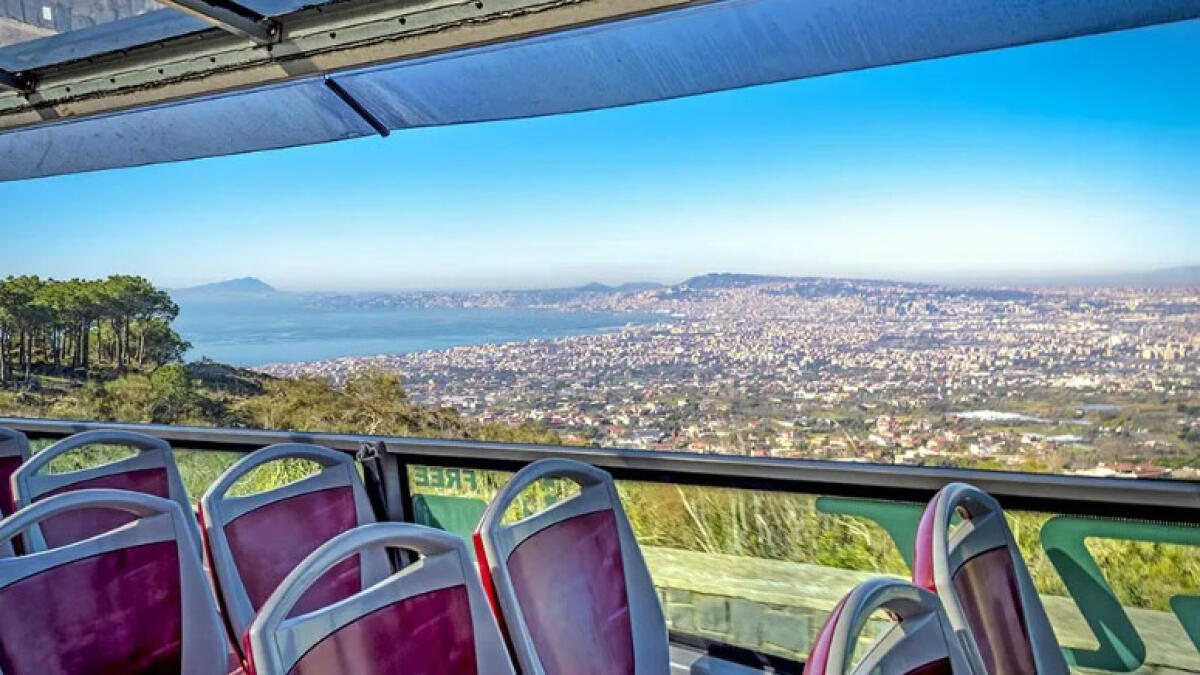 Vesuvio, al via le visite con il bus scoperto - 