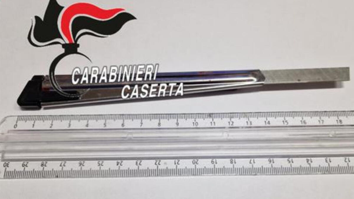 "Mi hai venduto l'auto difettosa". E lo accoltella alla gola - 