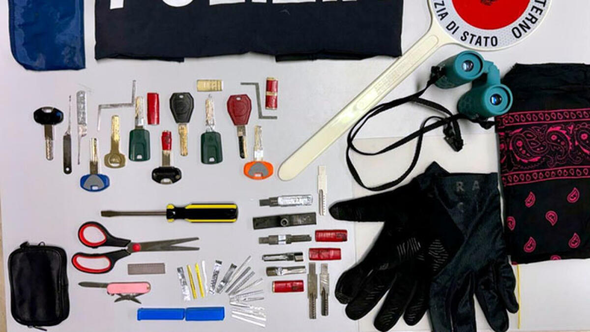 Presa la banda dei topi d'auto e recuperate le vetture rubate: nella banda anche un minore - 