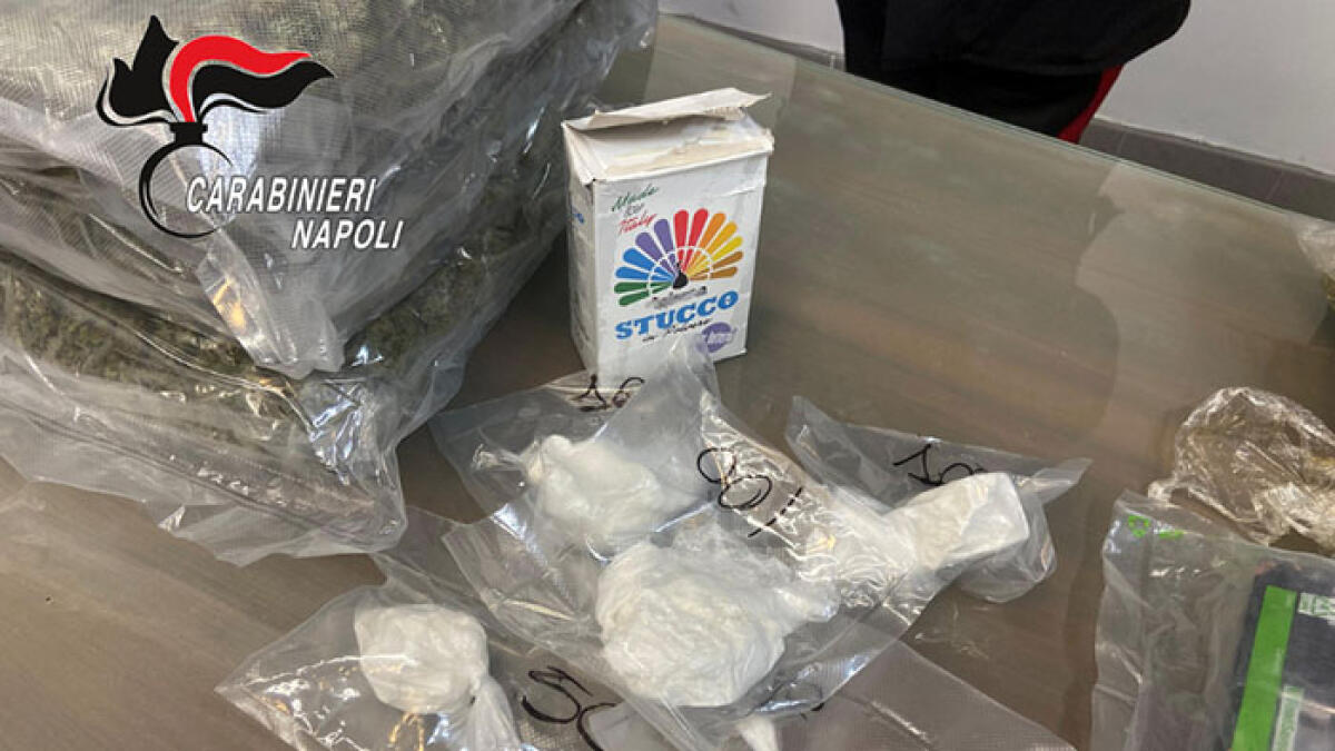 Droga murata nelle pareti, presi padre e figlio nei Paesi Vesuviani - 