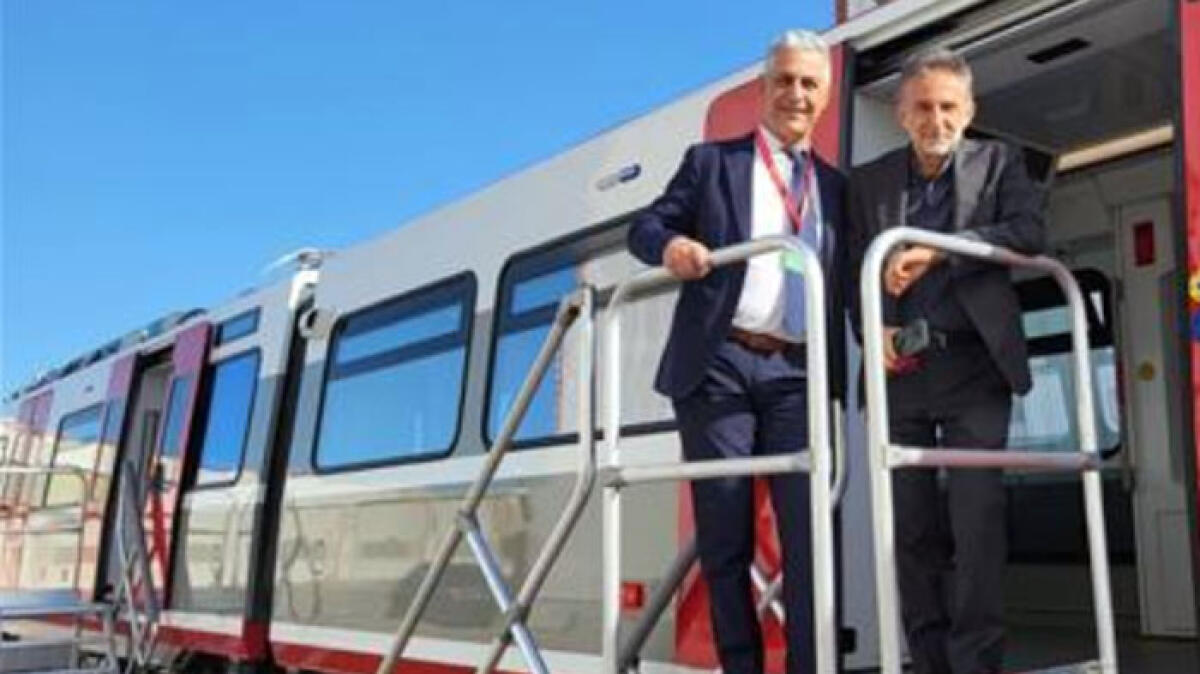 Eav vola a Valencia, è pronto il primo dei nuovi treni Circumvesuviana - 