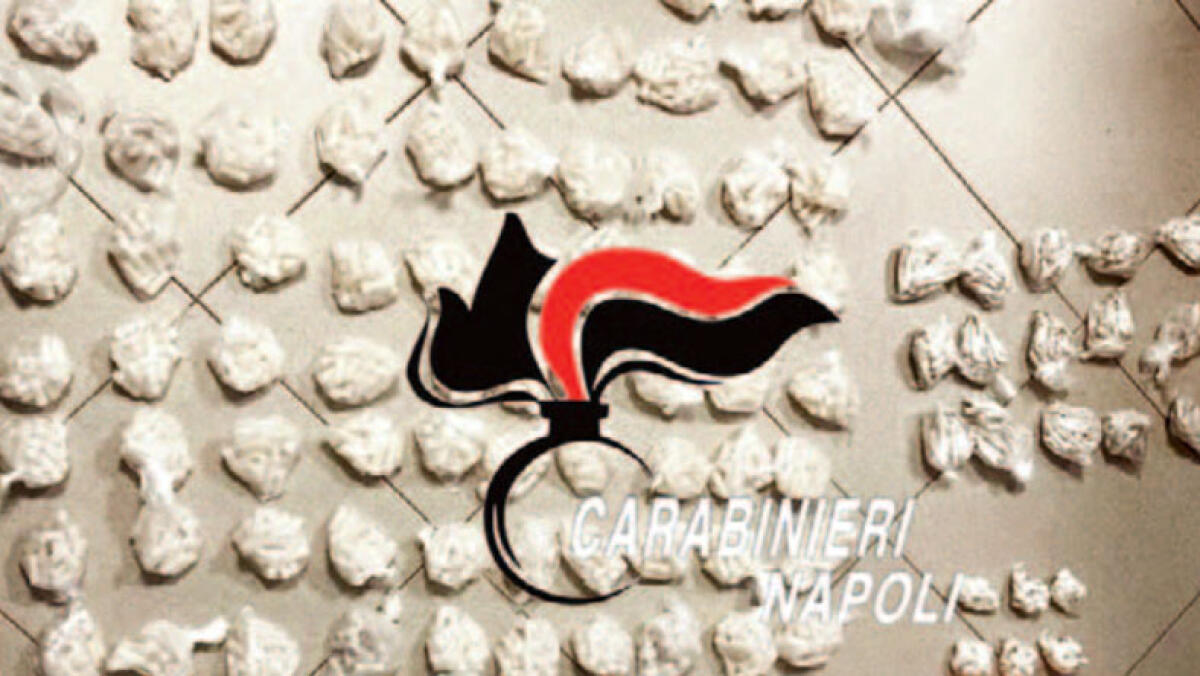 Lady pusher bloccata con 3 chili di droga di vario tipo - 