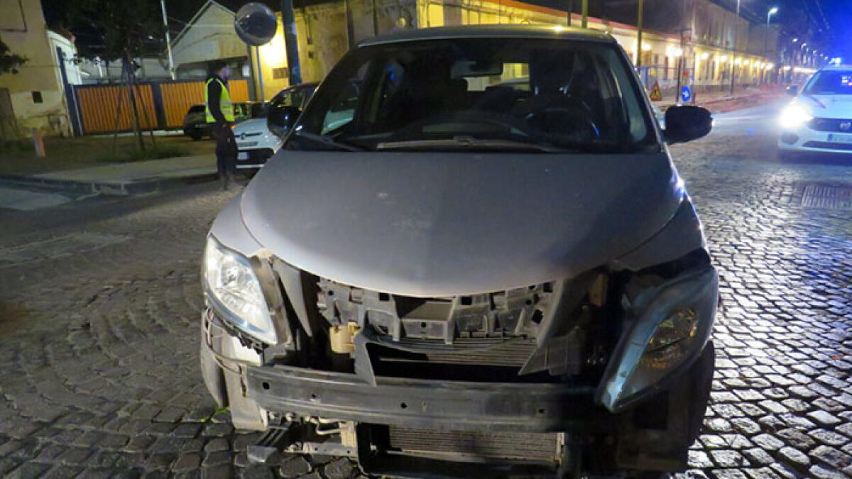 Incidente frontale all'ombra del Vesuvio, grave una ragazza di 23 anni - 