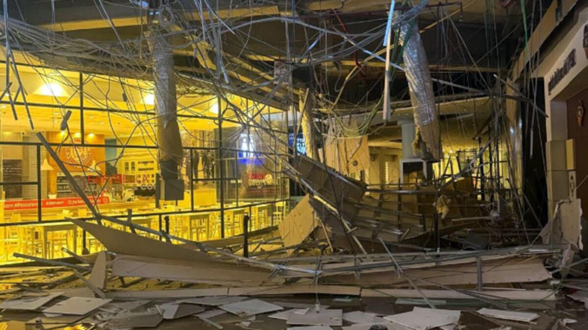 Crolla il tetto del Centro Commerciale Campania - 