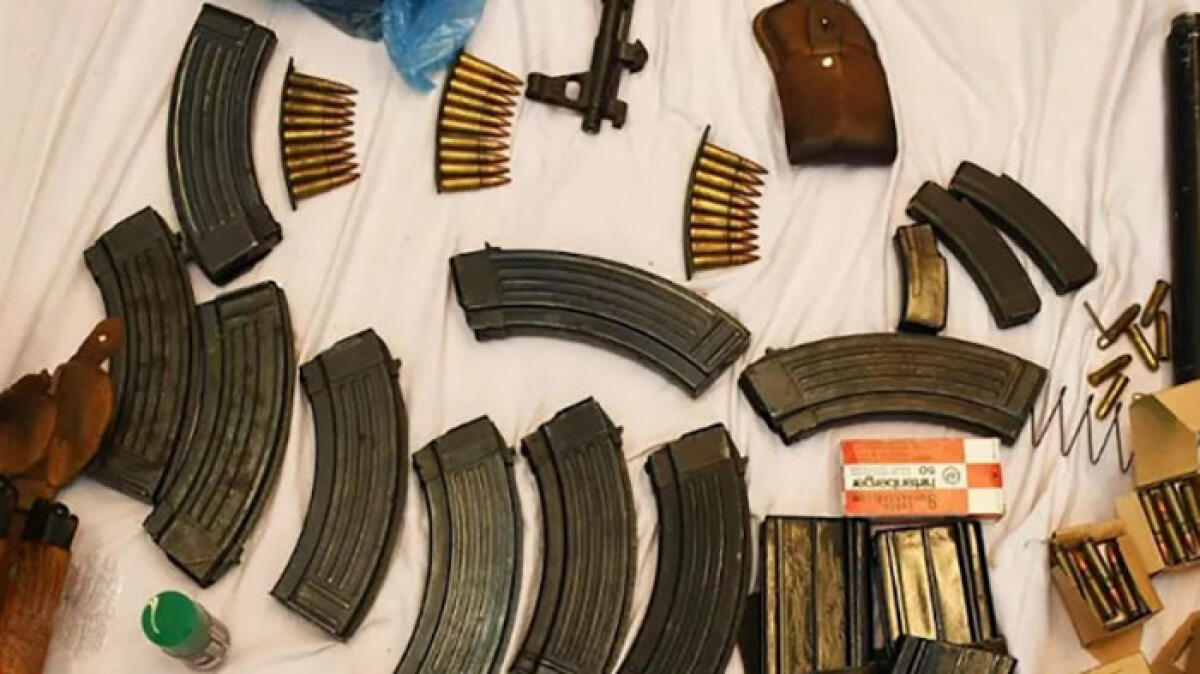 Trasporta un arsenale da guerra da Sarno al confine con la Slovenia - 