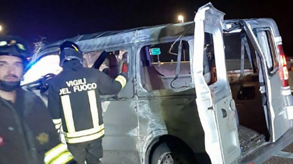 Grave incidente sull'A30: coinvolti mezzo pesante e furgone - 
