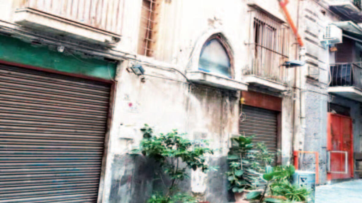 Apre pizzeria nella vecchia chiesa: è caos - 