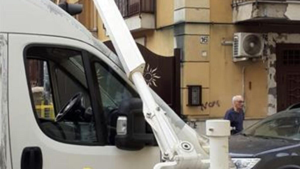 Eav, tre atti vandalici in tre giorni: danneggiati treni e passaggi a livello - 