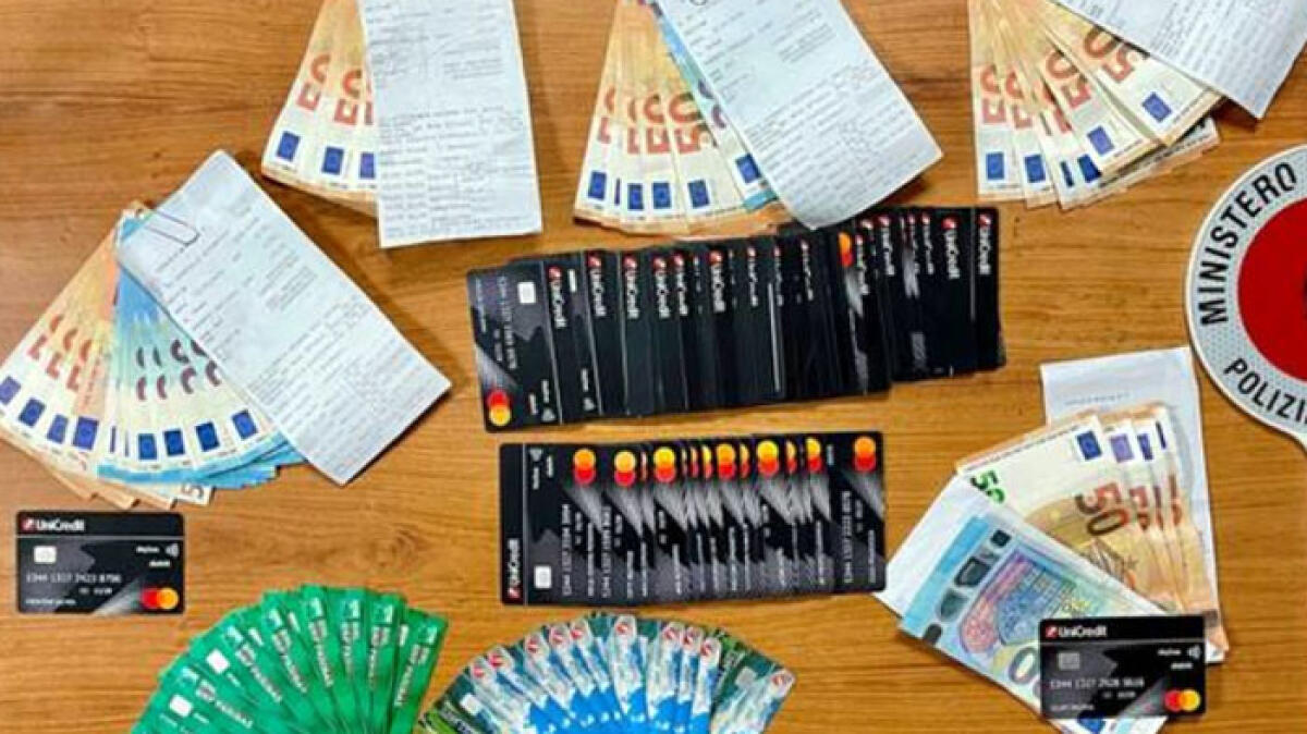 In possesso di 90 carte di credito per rubare e prelevare soldi - 