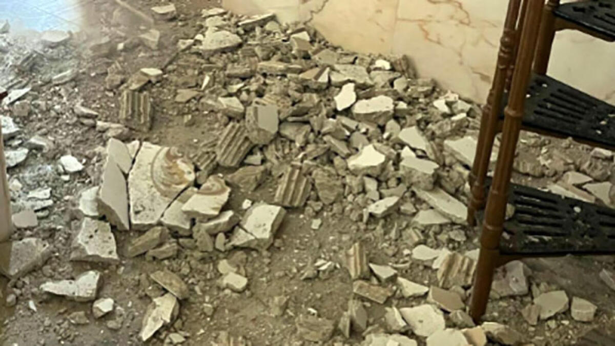 Crollo nella chiesa durante la messa - 