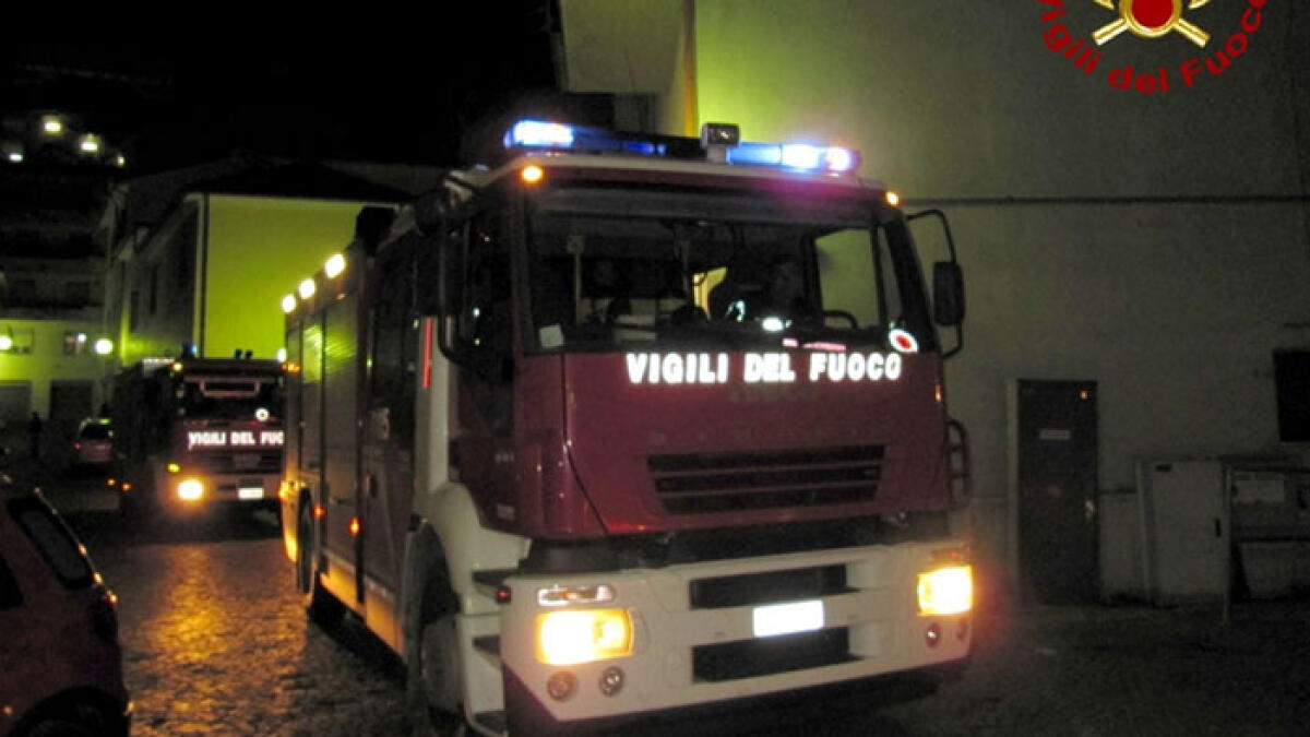 Incendia un centro scommesse - 