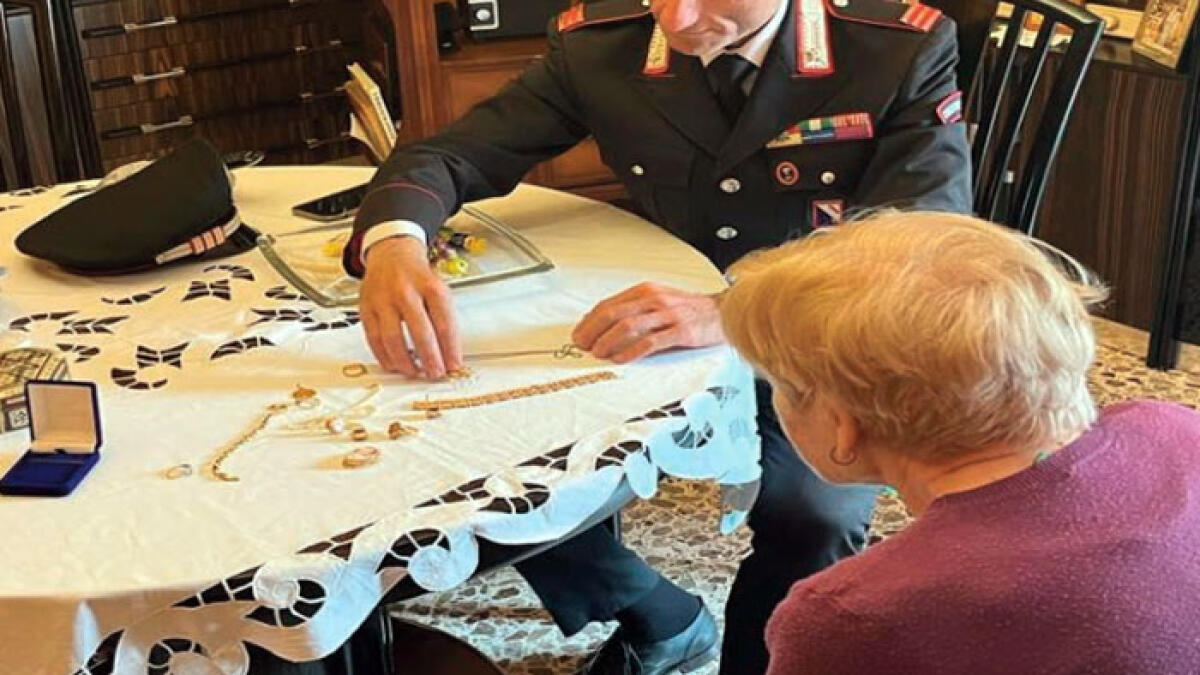 Scoperto un call center organizzato per truffare gli anziani - 