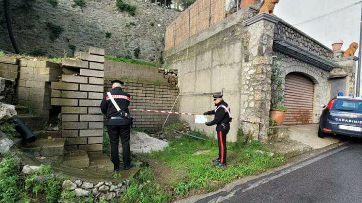 Abusivismo edilizio in piena Zona Rossa, coppia nei guai - 