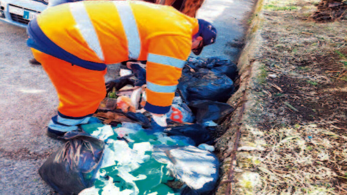 Trasporta rifiuti pericolosi tra i Paesi Vesuviani - 
