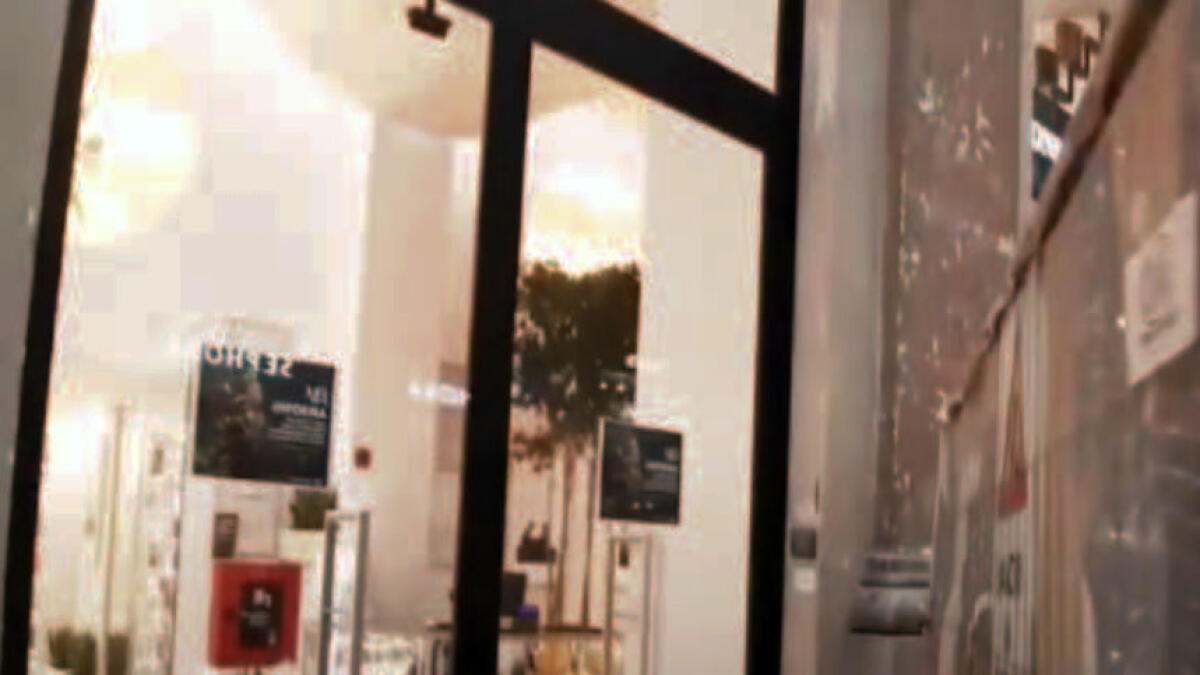 Pasticcio Mondadori in Galleria: arriva la chiusura dopo l'inaugurazione - 