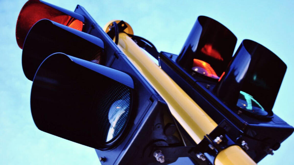 Semafori impazziti e tutti con il verde, incrocio pericolosissimo - 