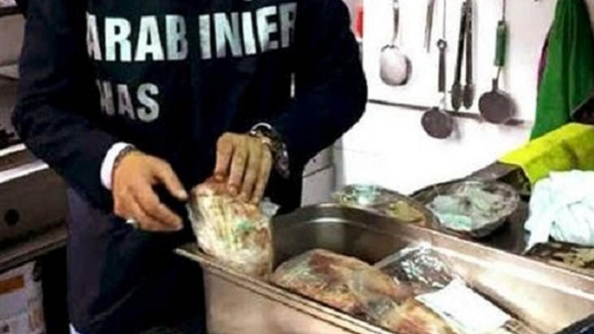 Nas nella ditta della mensa scolastica vesuviana: scoperte carenze igieniche - 