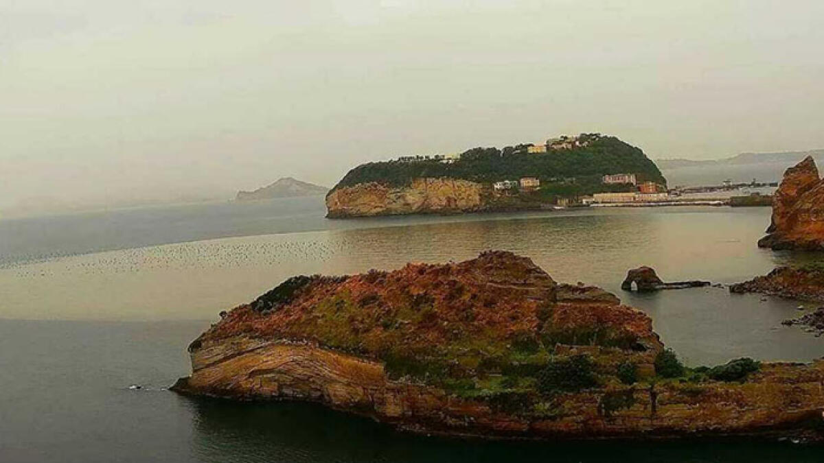 Il caso del mare marrone alla Gaiola - 