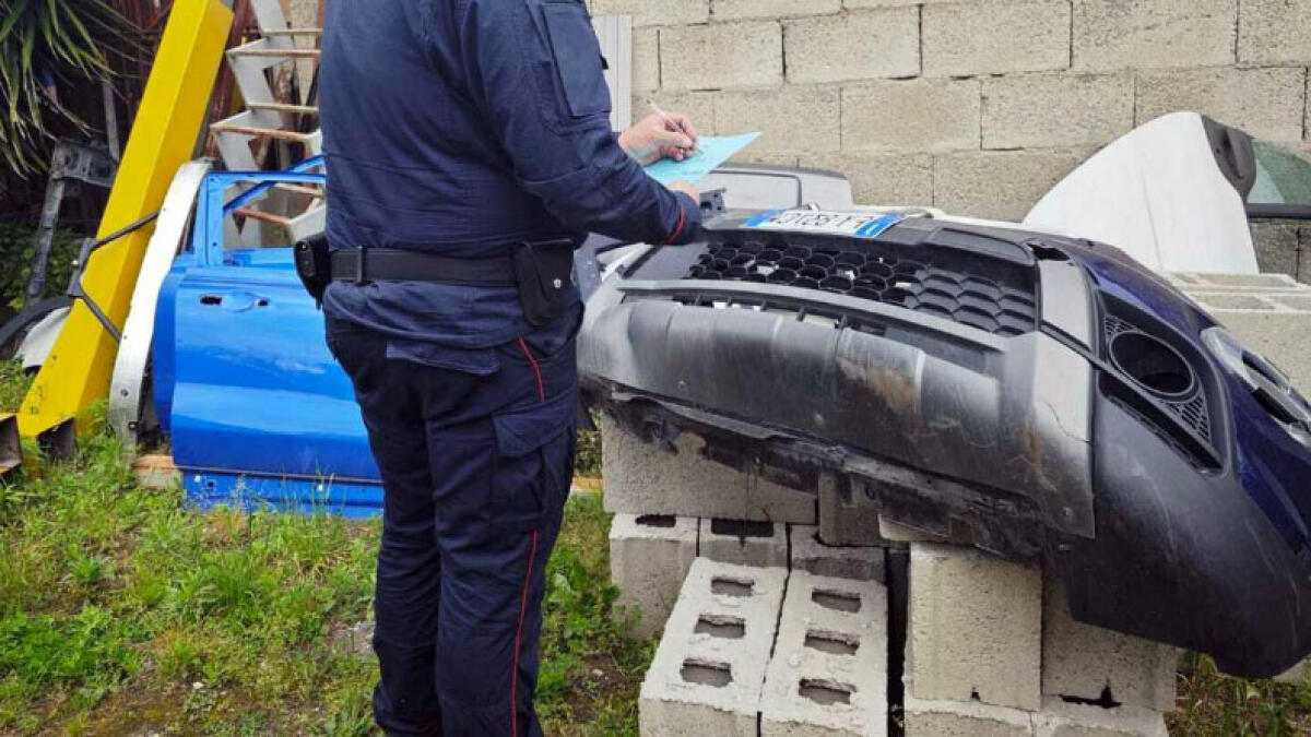 Poggiomarino, sigilli ad un'autocarrozzeria illegale - 