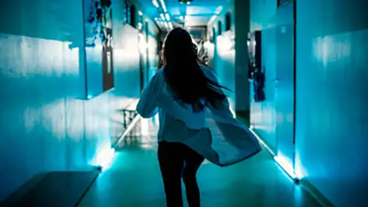 Stalking alla cugina, scatta il braccialetto elettronico - 