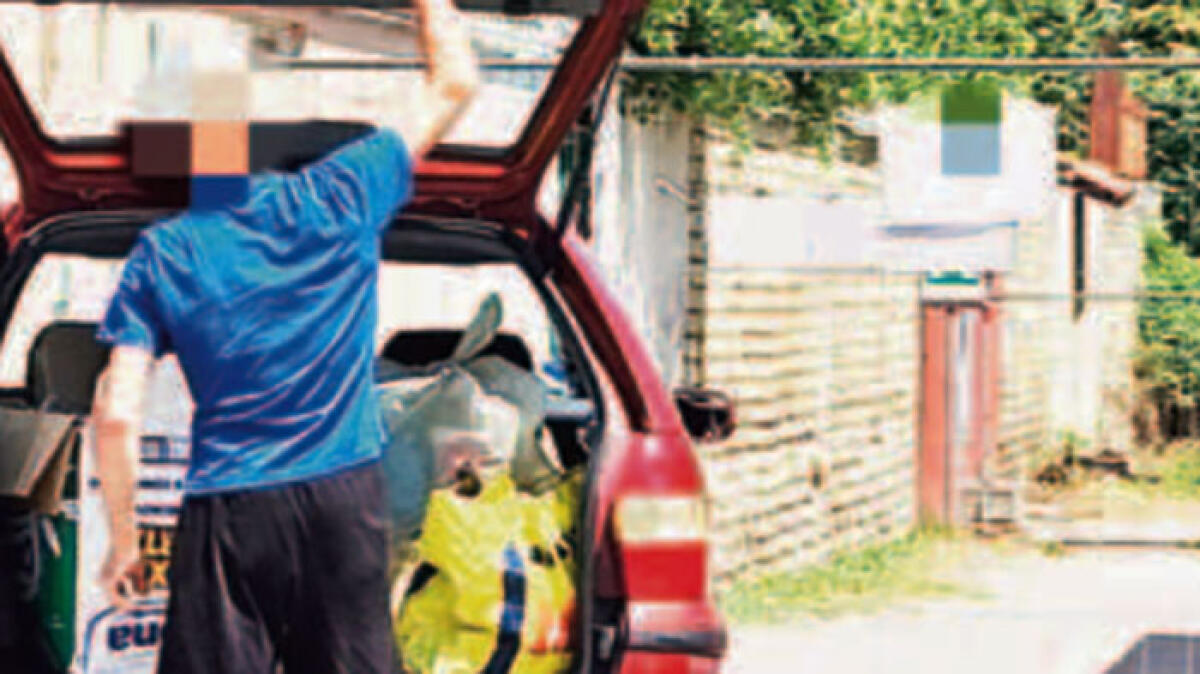 Fratello del boss "pizzicato" a sversare rifiuti - 