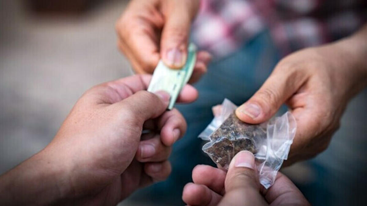 Nervosi al controllo, in tre trovati con la droga in auto nei Paesi Vesuviani - 