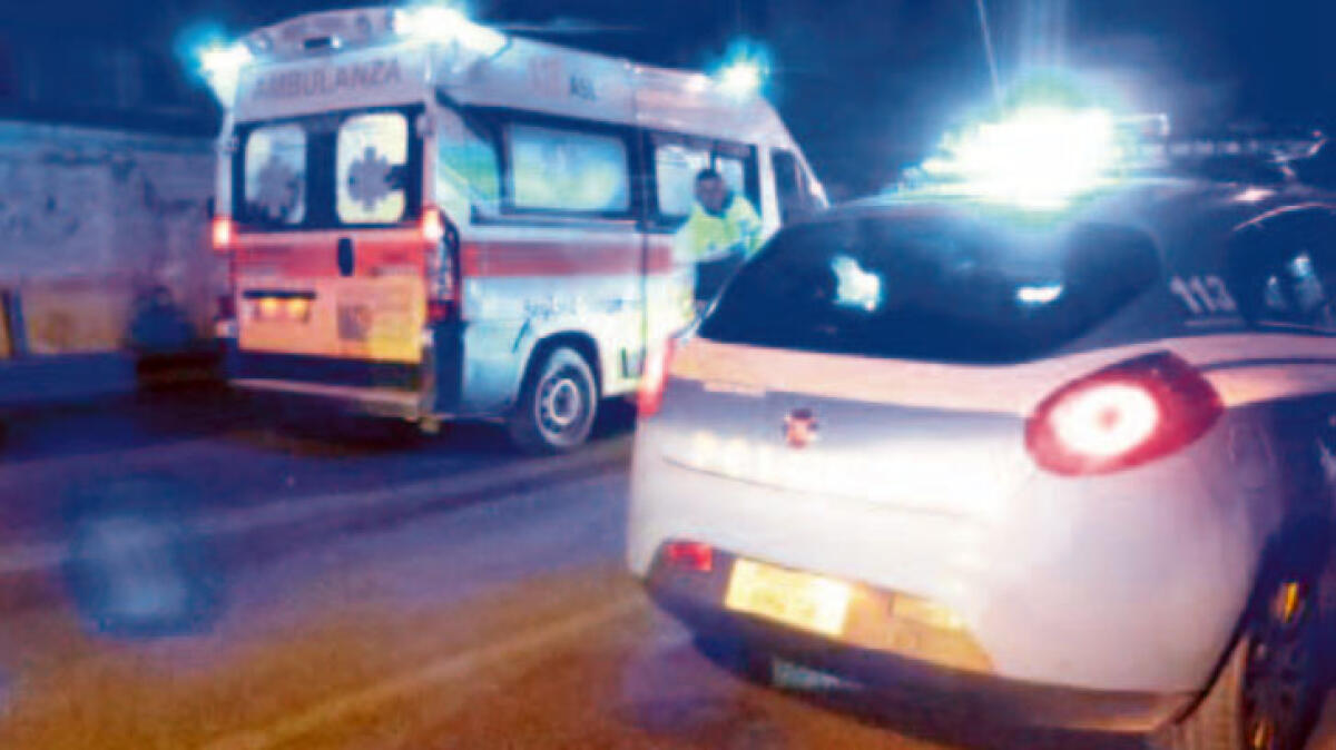 Lite tra conoscenti, padre e figlio feriti a colpi di cacciavite - 