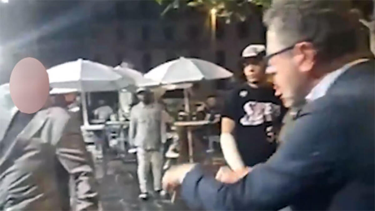 Inveisce e minaccia Borrelli, poi si fa sequestrare lo scooter - 