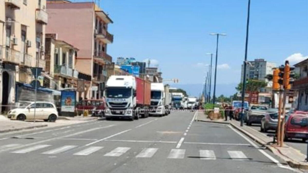 Investita da un camion, donna muore in ospedale - 