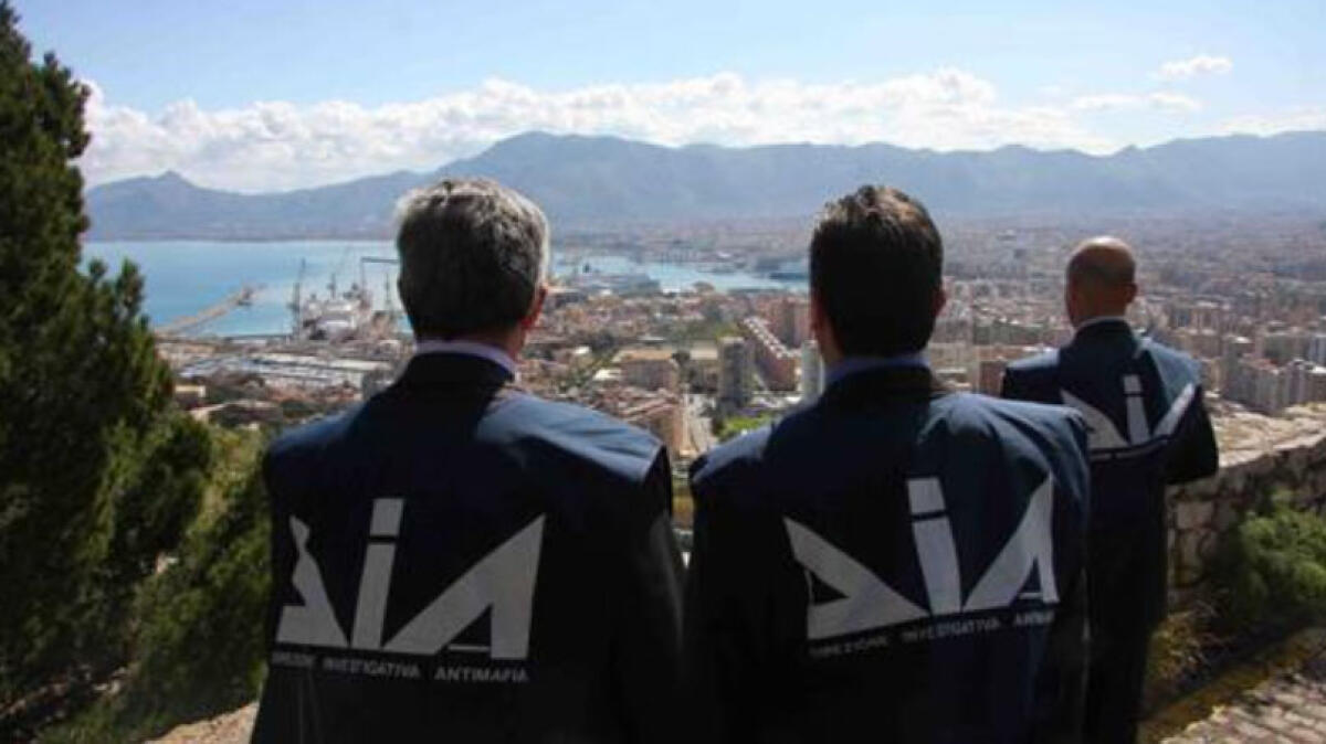 Colpo alla camorra: confiscati immobili, società, barche e terreni - 