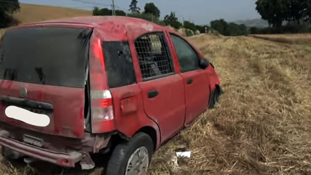 Finisce con l'auto fuori strada e viene ritrovato dopo ore: 20enne gravissimo - 