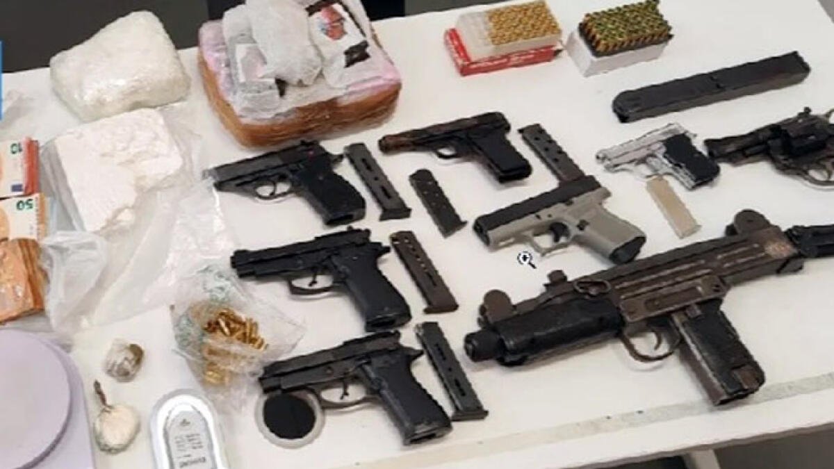 Mitra, armi e droga in un garage - 