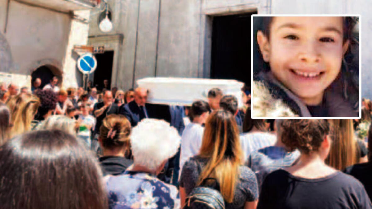 Palloncini bianchi per l'addio al piccolo Domenico - 