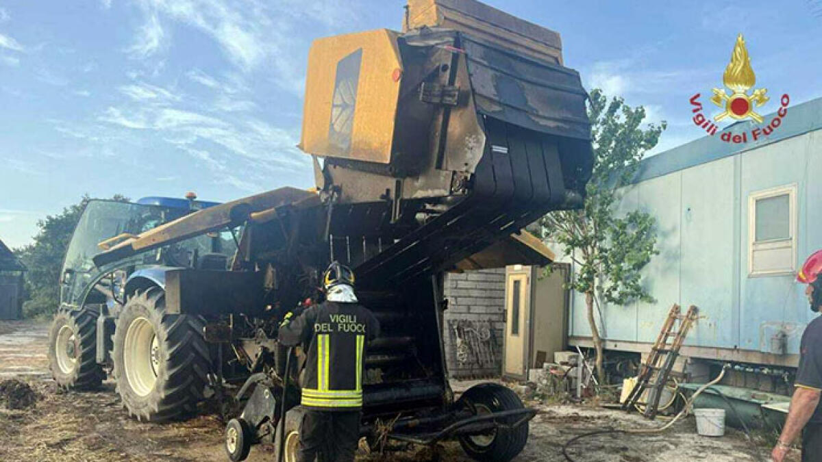 Rotopressa avvolta dalle fiamme - 