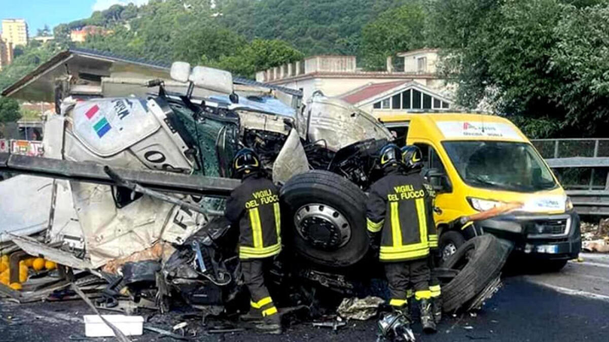 Tremendo schianto in autostrada tra l'A2 e l'A3: gravissimo il conducente - 