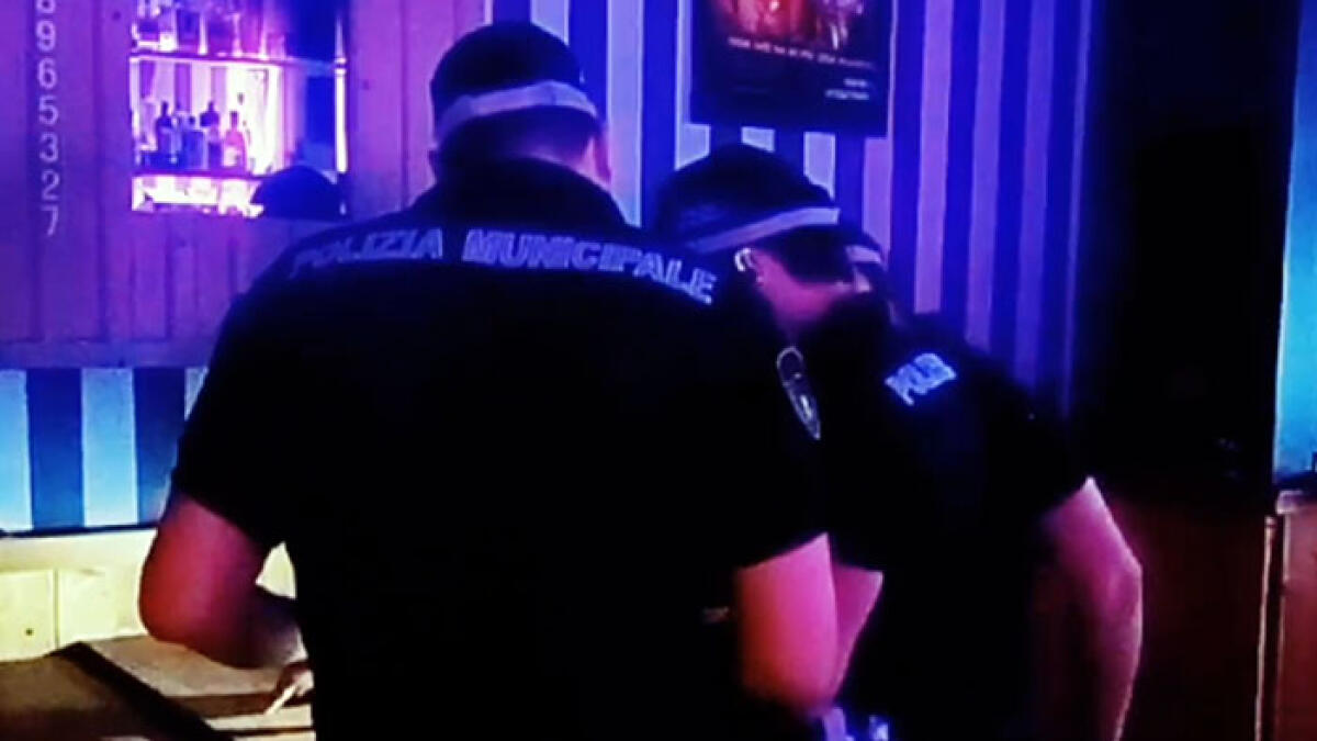 Alcolici a minori di 14 anni, denunciato barista di Pomigliano - 