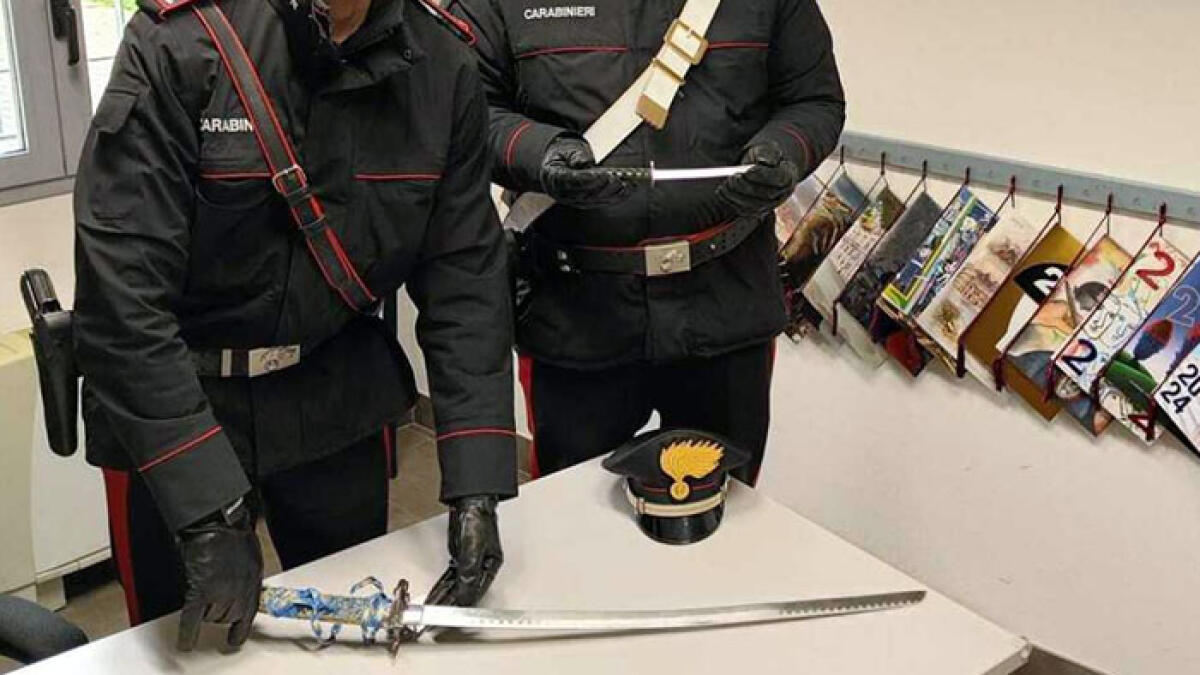 Lite condominiale nei Paesi Vesuviani: attacca i vicini con una katana - 