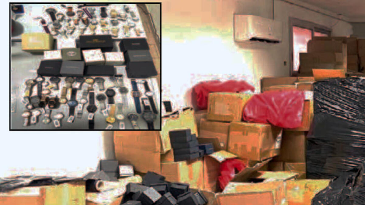 Orologi "sospetti", 30mila pezzi in un misterioso deposito del Vesuviano - 