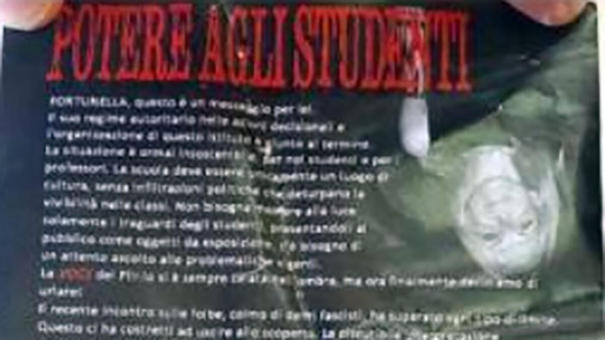 Volantino di minaccia, la preside a testa in giù - 