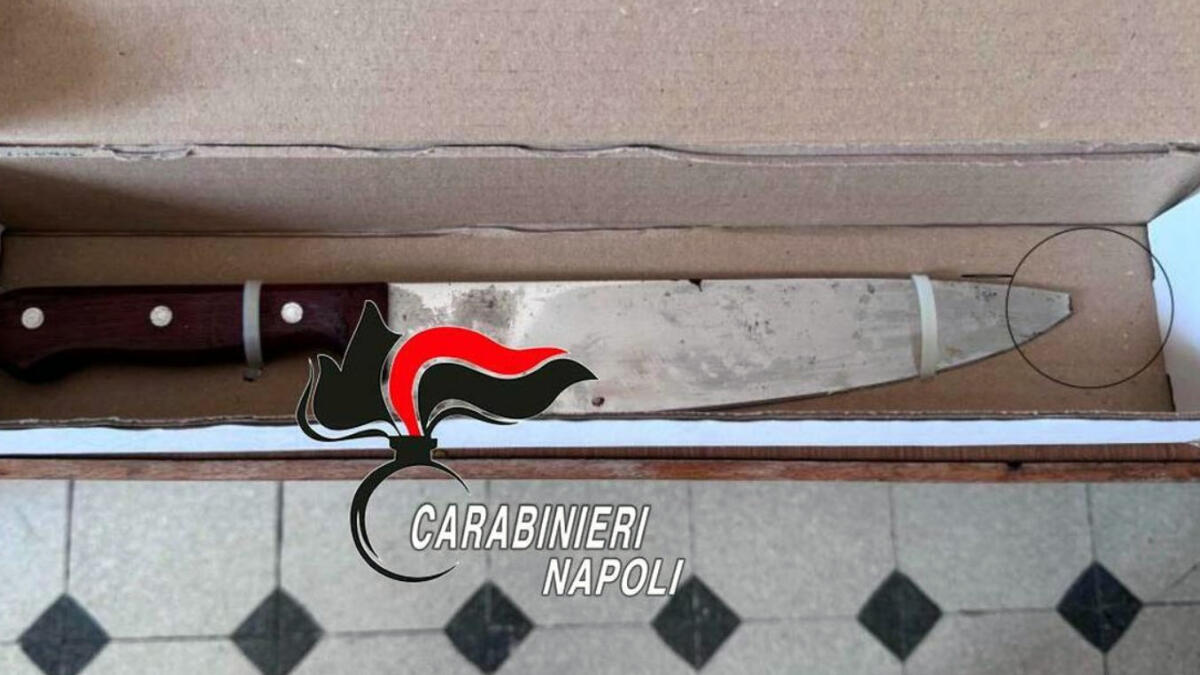 Rapina e coltellate a raffica al volto della vittima: è grave - 